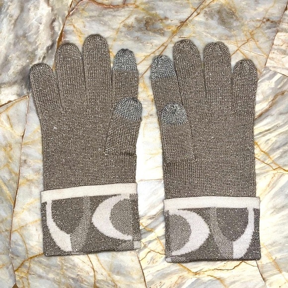 COACH Logo C Tan Beige Shimmer Wool Touch Gloves - Picture 1 of 6